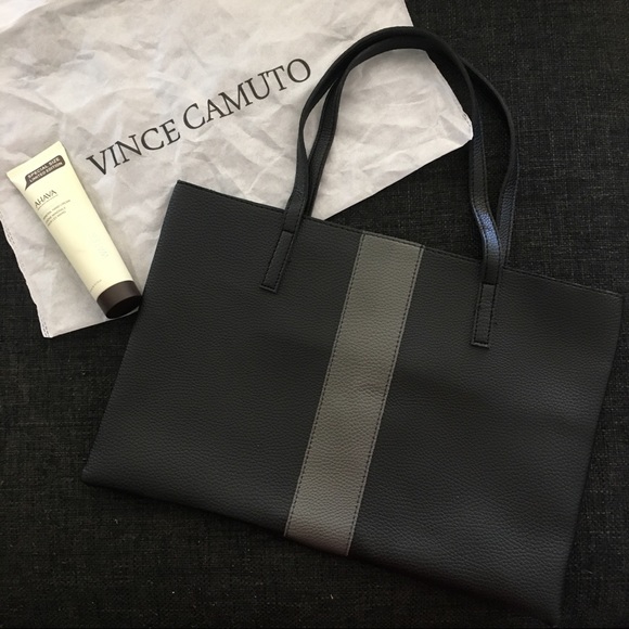 Vince Camuto Handbags - New Vince Camuto Luck Tote & ✨FREE AHAVA GIFT✨